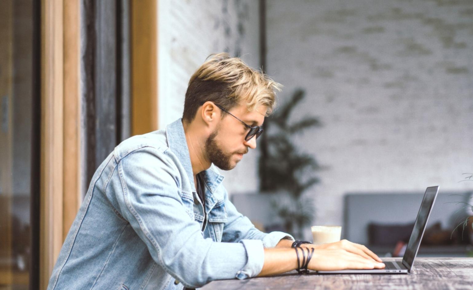 Technische Lernumgebung für KI-Kurse bei Mundiqora